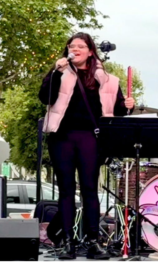 AlexaMia singing